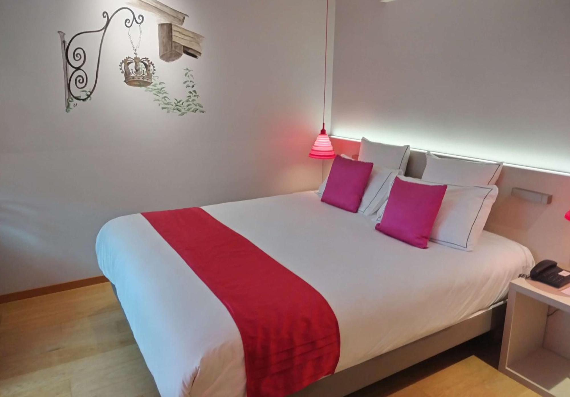 Standard Queen Room Shower Non-Smoking or Ground Floor,1771699308:JPEG